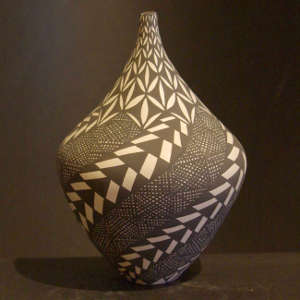 Swirl geometric design on a black and white jar