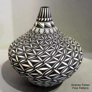 Swirl geometric design on a black and white tear drop jar