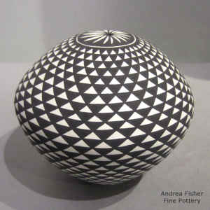 Black and white seed pot with a spiral mesa geometric design