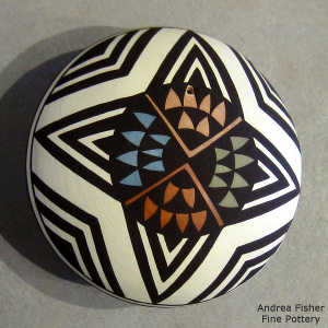 Four direction geometric design on a polychrome seed pot