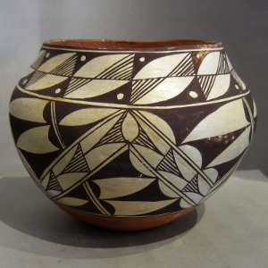 An unknown Acoma potter left us this jar