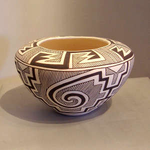 Rain, spiral and geometric design on a black and white jar