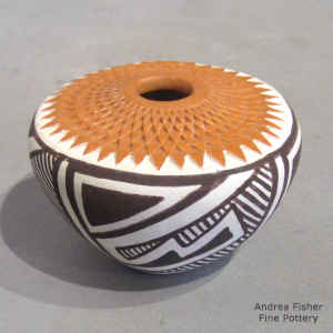 Flat-top seed pot with a geometric design on the side and corrugated top
