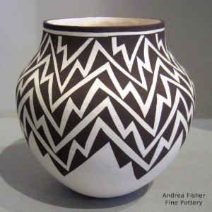 Lightning bolt design on a black-on-white jar