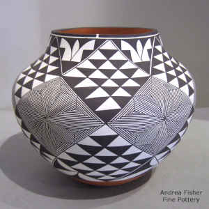 Snowflake fine line and geometric design on a polychrome jar