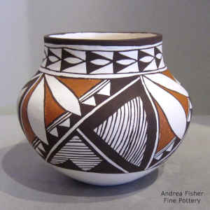 4-panel rain and geometric design on a polychrome jar