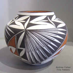 Polychrome jar decorated with a geometric design