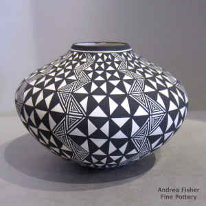 Geometric design on a black and white jar