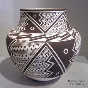 Geometric design on a black and white jar