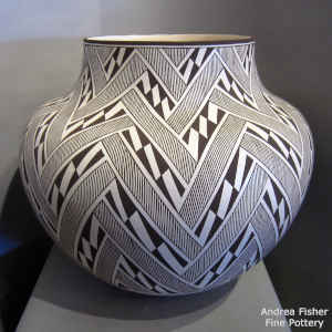 Rain,lightning bolt and geometric design on a black and white jar