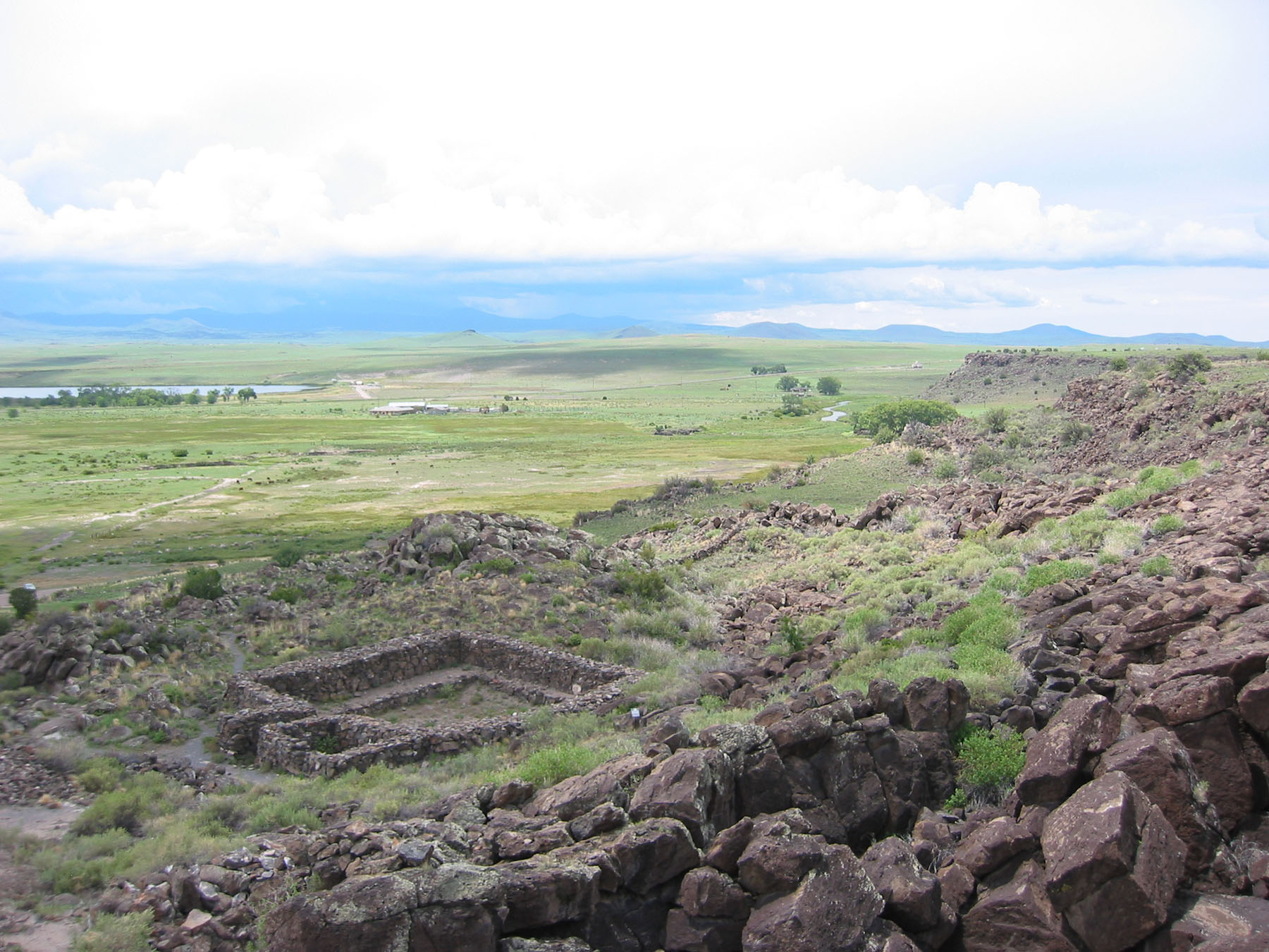 A view of the Casa Malpais neighborhood, the stream, the valley, mountains on the other side