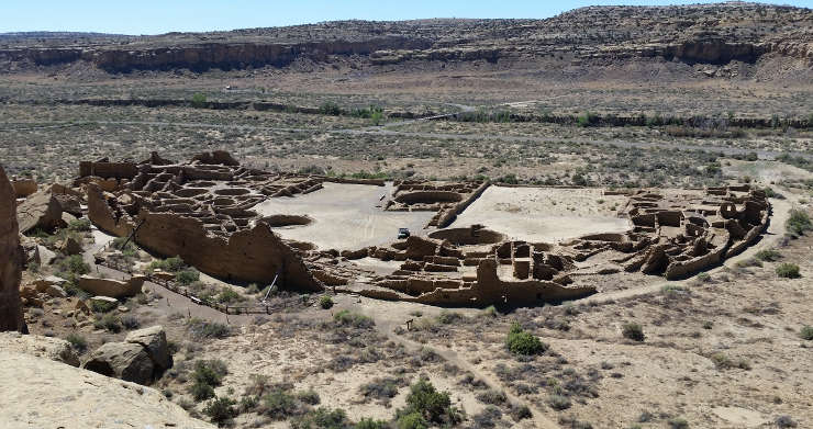 A view looking down on Pueblo Bonito