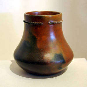 Fire clouds decorate a brown jar with a rope biyo