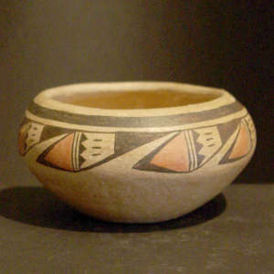 Feather design on an open polychrome bowl