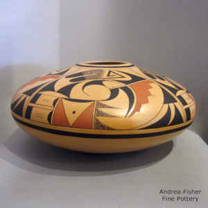 4-panel bird element and geometric design on a polychrome jar
