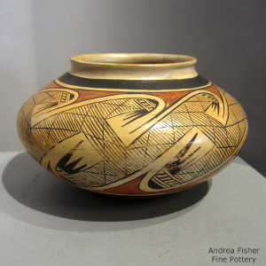 Migration pattern design on a polychrome jar