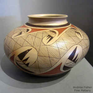 Migration pattern design on a polychrome jar