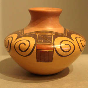 Sikyatki-style design on a Sikyatki -style jar