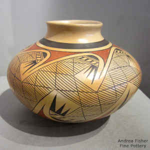 Migration pattern design on a polychrome jar