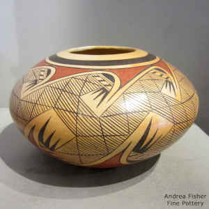 Migration pattern design on a polychrome jar