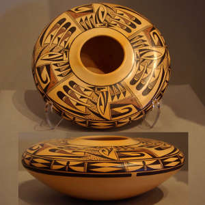 Four direction bird element design on a polychrome jar