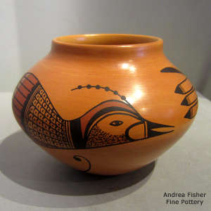 Bird and bird element design on a polychrome jar