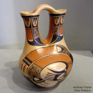 Bird element and geometric design on a polychrome wedding vase with fire clouds
