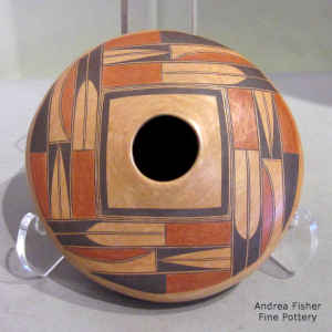 4-panel geometric design on a polychrome jar