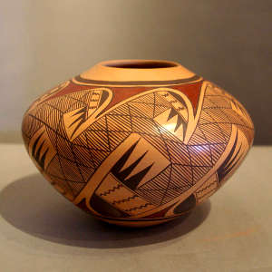 Bat wing and migration pattern design on a polychrome jar