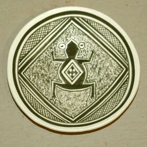 Frog and geometric design on a black and white plate