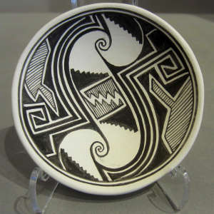 Mimbres design on a black and white plate