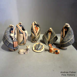 5 pieces in an eagle nativity set