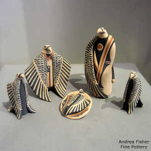 5 pieces in an eagle nativity set