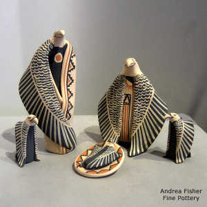 5 pieces in an eagle nativity set