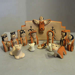 Polychrome nacimiento with thirteen pieces