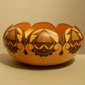 Classic Laguna design on a Mixed clay jar with a scalloped rim