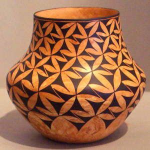 Black migration geometric design on a Mixed clay jar