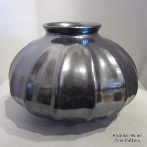 Black ribbed melon jar 
