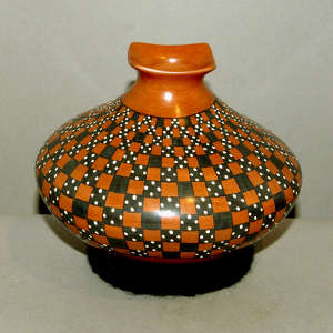 Quadrillos geometric design on a polychrome jar with a square rim