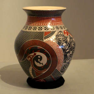 Animal, lizard and geometric design on a polychrome jar