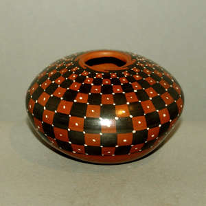 Quadrillos design on a polychrome jar