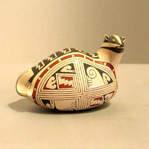 Geometric designs on a polychrome badger effigy
