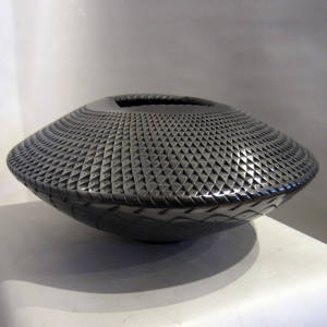 Square opening and corrugated surface on a black flying saucer jar