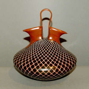 Quadrillos design on a polychrome wedding vase