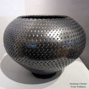 Corrugated surface on a black jar