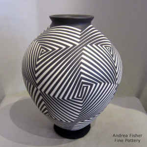 Black and white jar with a geometric design