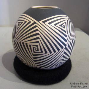 Spiral geometric design on a black and white jar