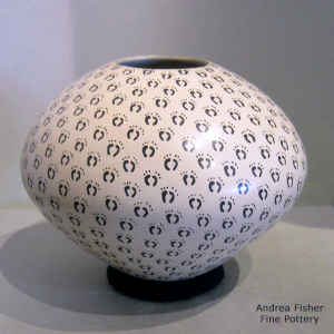 Geometric design in brown on a beige jar