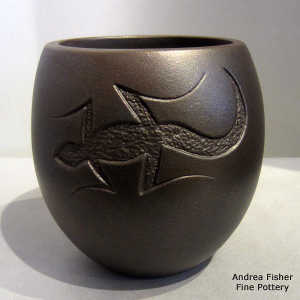 Sgraffito lizard design on a black micaceous jar