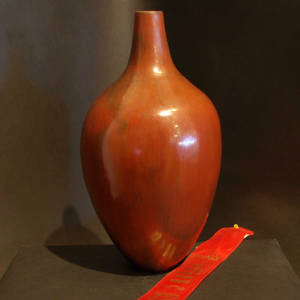 Fire clouds and pine pitch coating on a plain brown jar